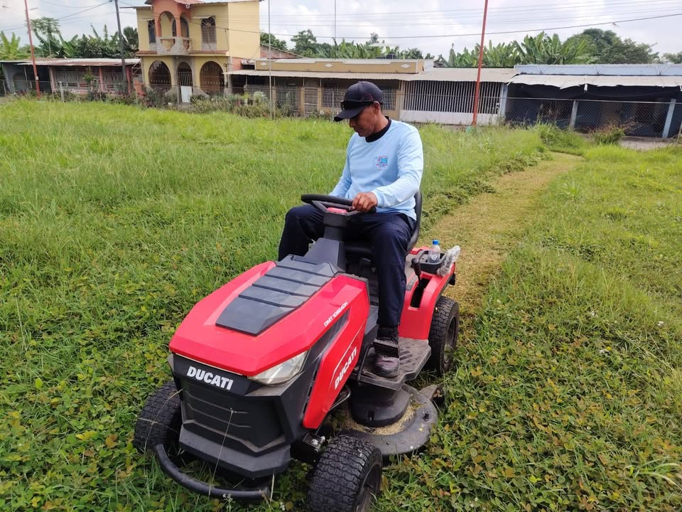 GAD Yaguachi mantiene poda de canchas en La Inmaculada, Cone
