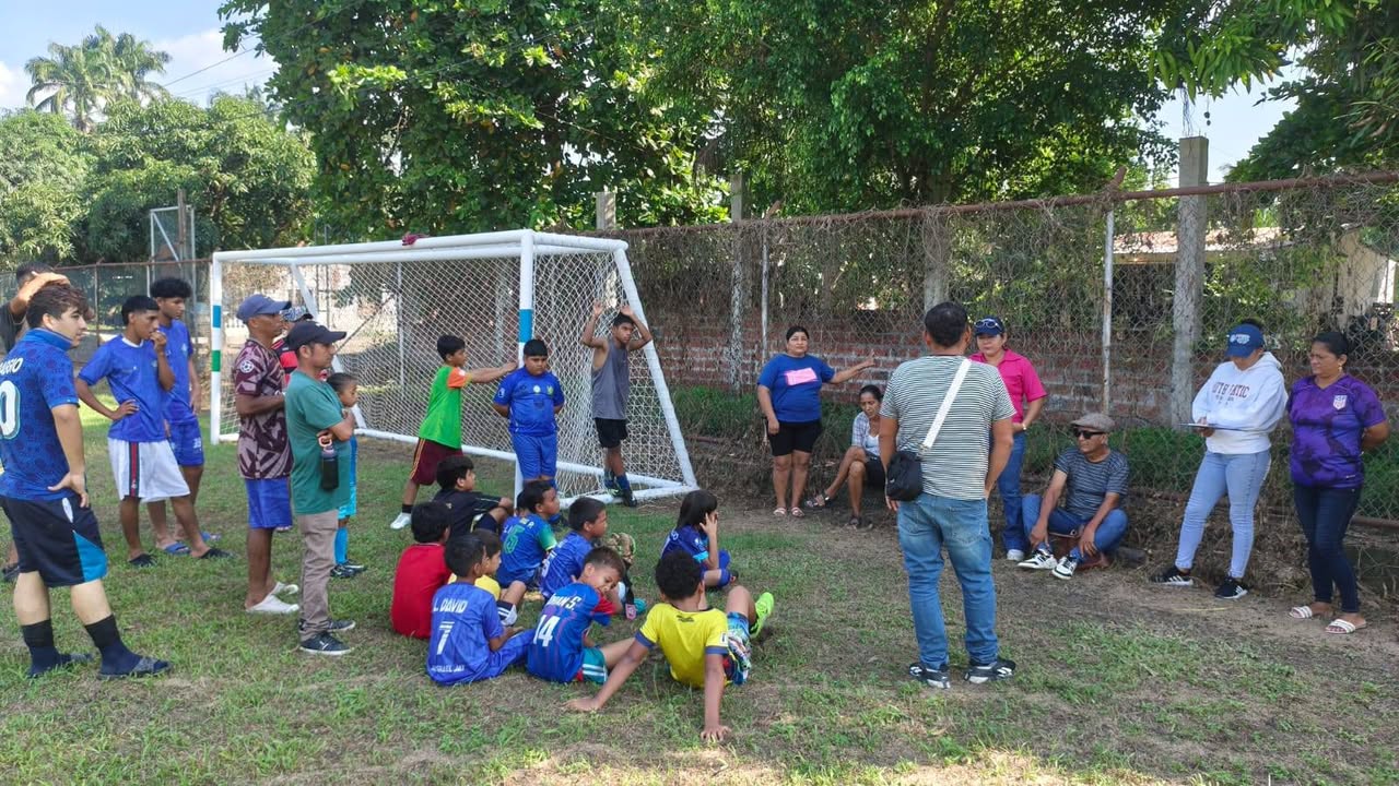 Yaguachi Viejo: entrega de arcos para Reyes FC en La Chiquita