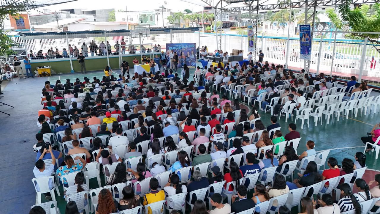 547 bachilleres de Yaguachi reciben tablets gratis para su futuro académico