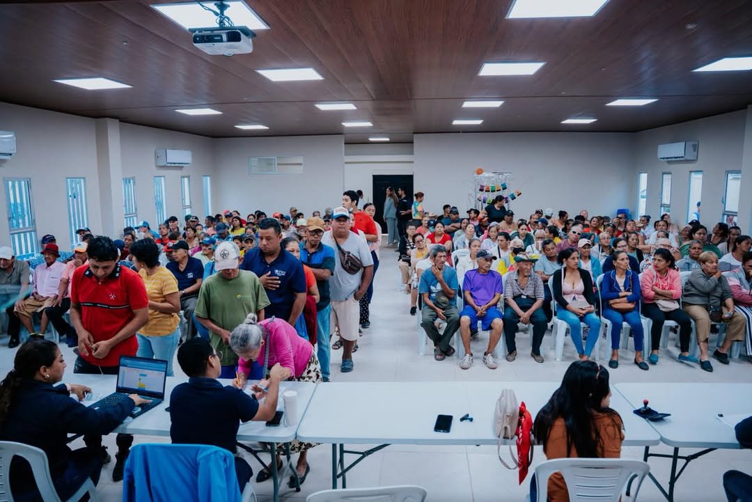 Alcaldía de San Jacinto entrega kits alimentarios a grupos vulnerables en Yaguachi Viejo