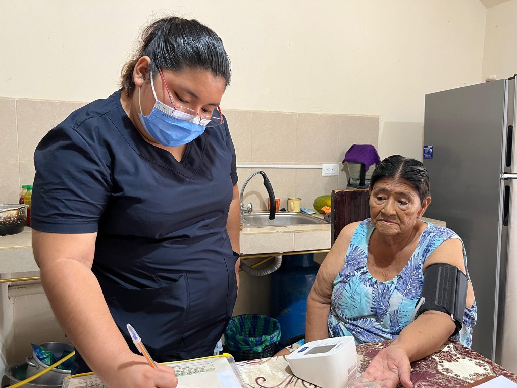 Alcaldía de Naranjito lleva atención médica domiciliaria a hogares del cantón
