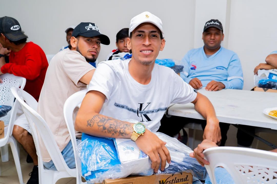 Trabajadores de Yaguachi reciben uniformes y botas para protegerse en sus labores diarias
