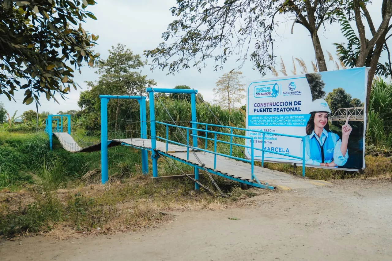 Inicia construcción del nuevo puente peatonal sobre el río Chimbo en Cone