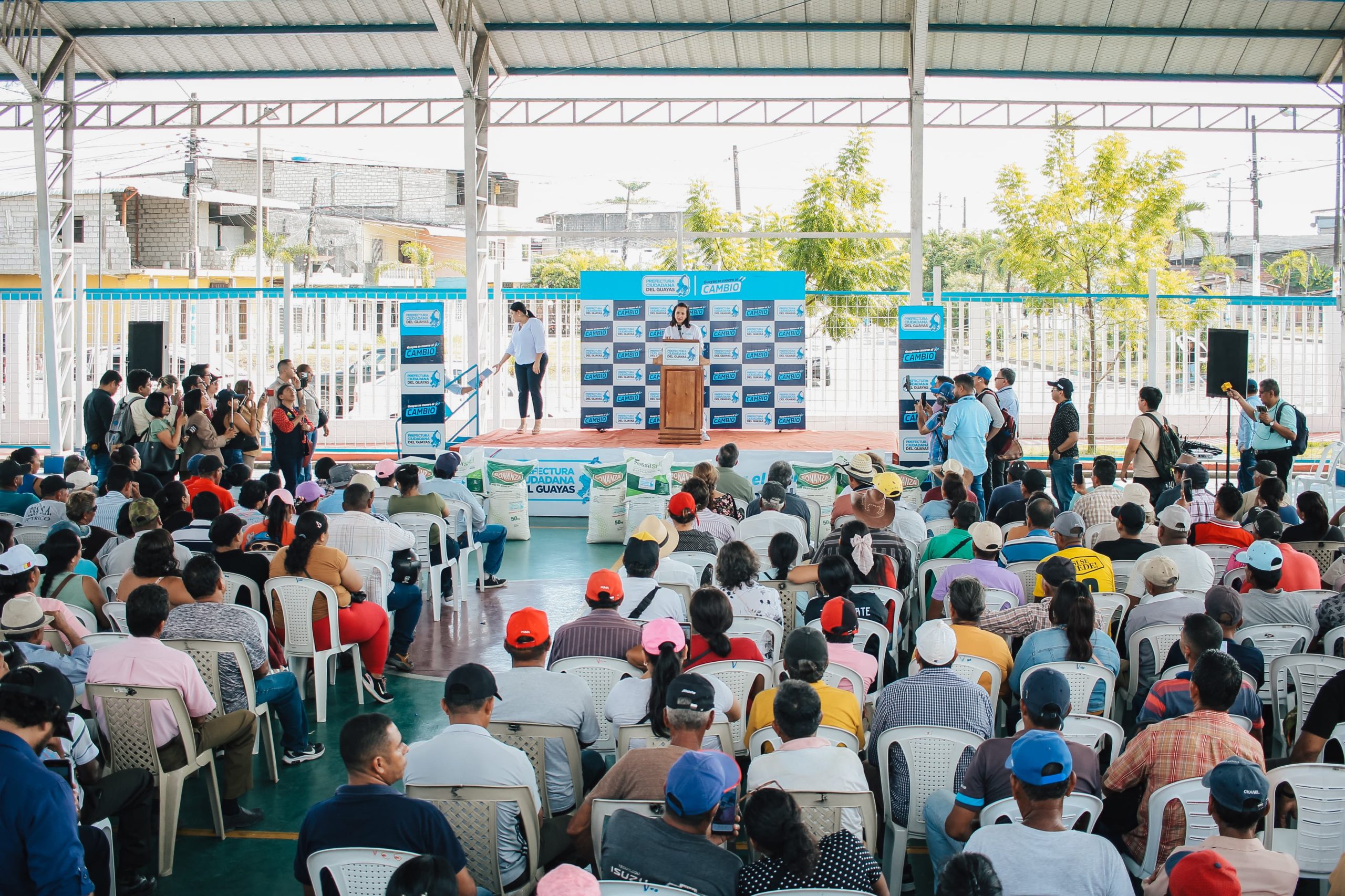 Prefectura entrega insumos para arroz a 243 productores en San Jacinto de Yaguachi
